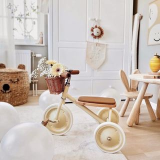 Who said bikes can’t be used as decoration?Thank you @interiorbysarahstrath for sharing your #Banwood inspo with us!