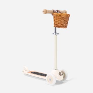 Discover our 3-wheel scooter in the perfect cream color 🤍